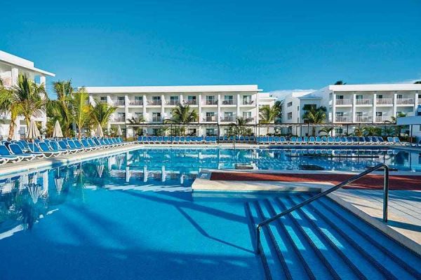 Riu Bambu2 Pileta Hotel Riu Bambu en Punta Cana