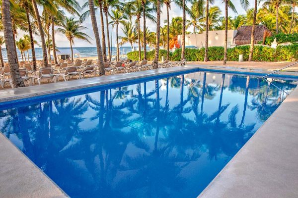 Pileta de Hotel Riu Lupita Riviera Maya