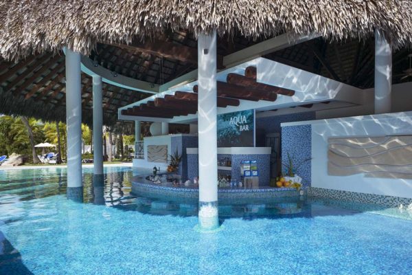 Royalton Hicacos27 Pileta y Bar de Hotel Royalton Hicacos