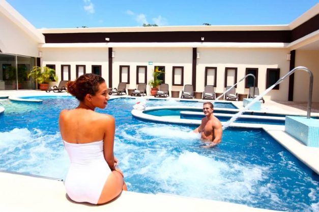 Pileta de Hotel Riviera Maya