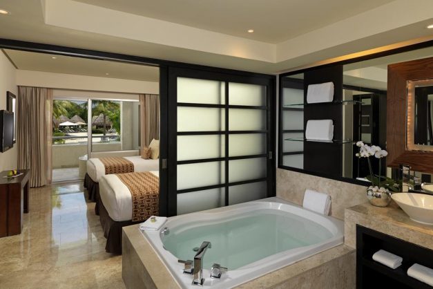 royal-service-at-paradisus-la-perla-11