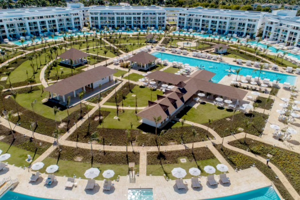 Falcon's Resort by Melia1