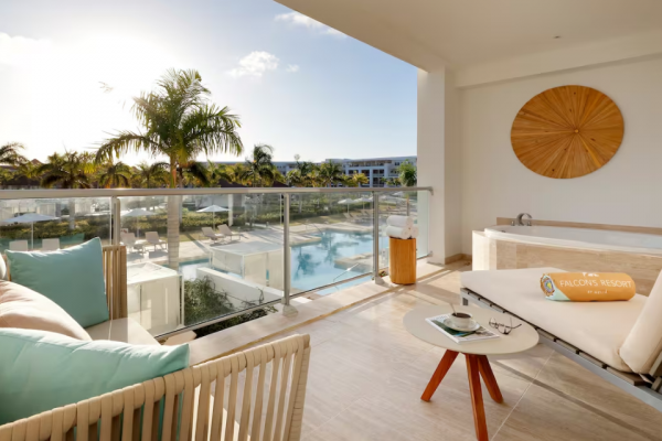 Falcon's Resort by Melia17