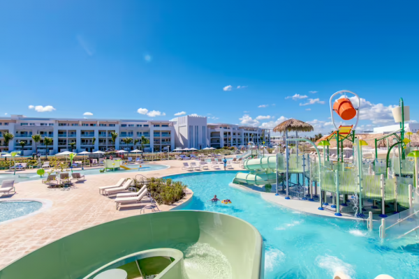 Falcon's Resort by Melia28
