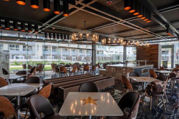 Planet Hollywood Scene Cancun17