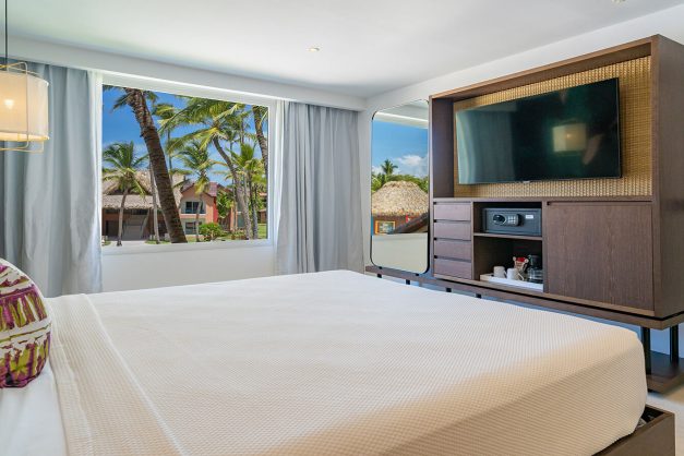 Tropical Deluxe Princess13