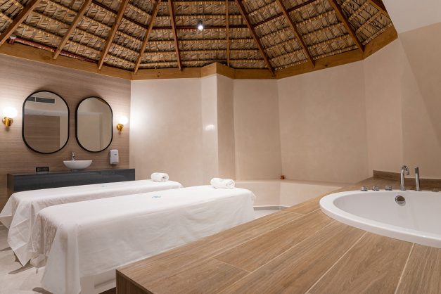 Tropical Deluxe Princess32