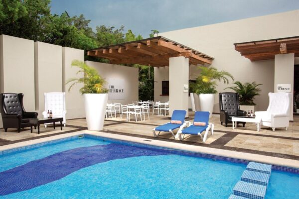 Oasis Tulum Lite7 hotel con pileta riviera maya