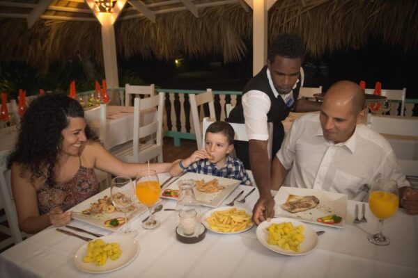 hotel playa colibri