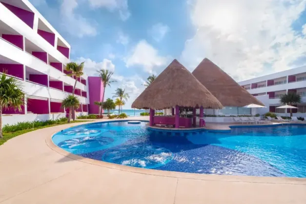 Hotel con pileta Temptation Cancun Resort